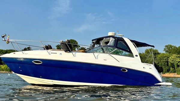 Rinker 320 Express Cruiser 