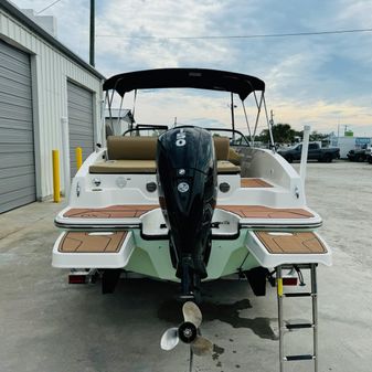 Bayliner DX2000 image