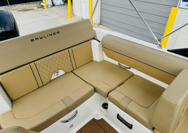 Bayliner DX2000 image