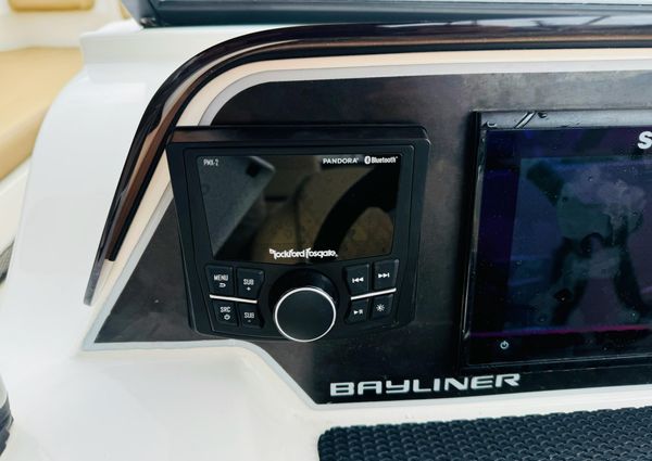 Bayliner DX2000 image