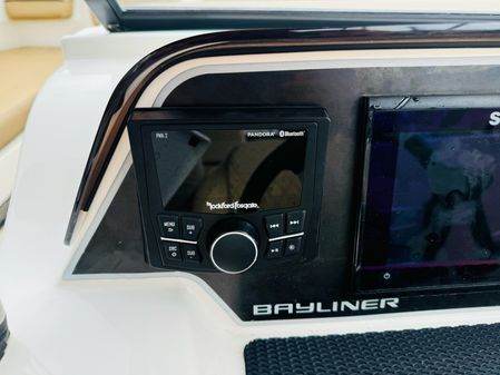 Bayliner DX2000 image