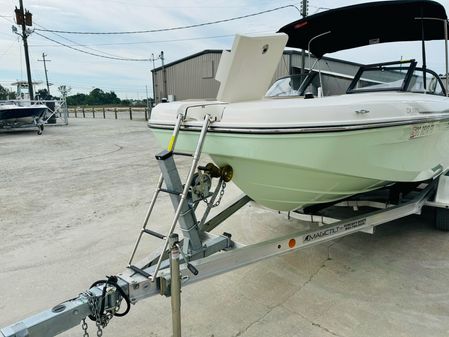 Bayliner DX2000 image