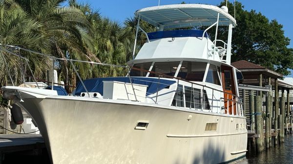 Hatteras 44 Tri Cabin
