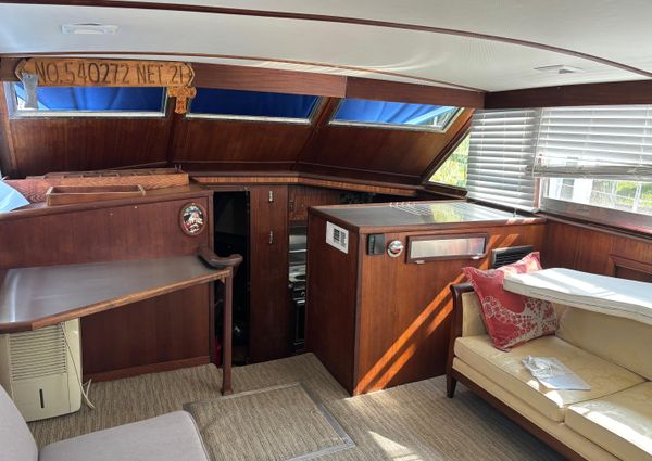 Hatteras 44 Tri Cabin image