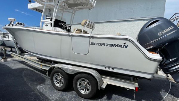 Sportsman Heritage 251 Center Console 