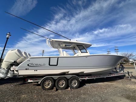 Robalo R360-CENTER-CONSOLE image