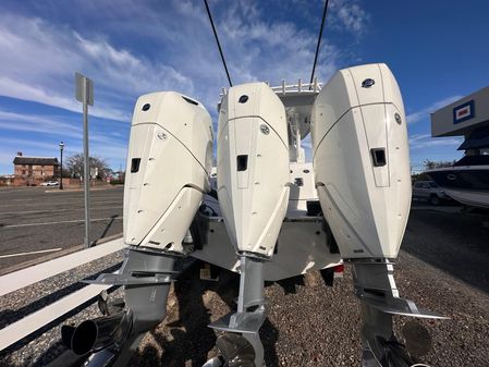 Robalo R360-CENTER-CONSOLE image