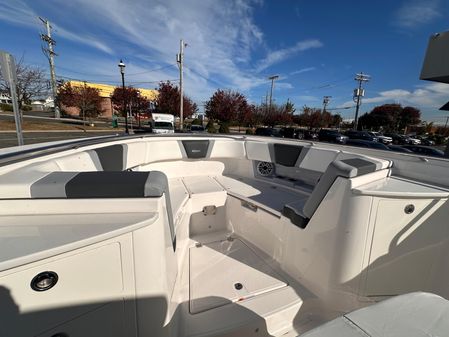 Robalo R360-CENTER-CONSOLE image