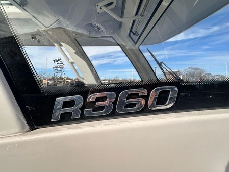 Robalo R360-CENTER-CONSOLE image