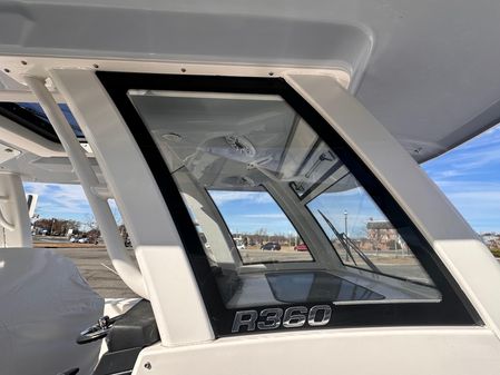 Robalo R360-CENTER-CONSOLE image