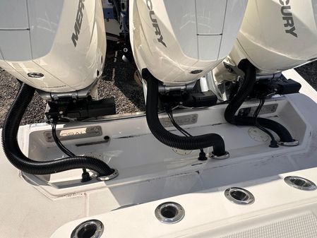 Robalo R360-CENTER-CONSOLE image