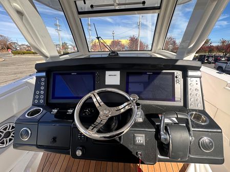 Robalo R360-CENTER-CONSOLE image