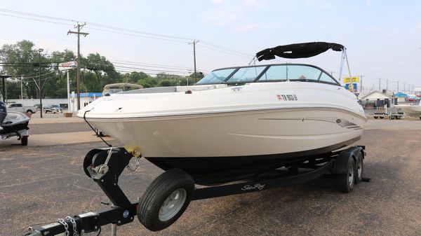 Sea Ray SDX 240