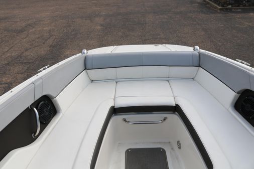 Sea Ray SDX 240 image