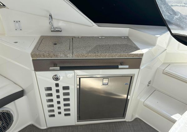 Sea Ray 350 SLX image