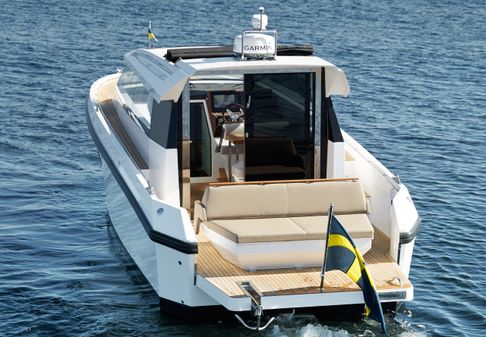 Delta Powerboats 33 Coupe image