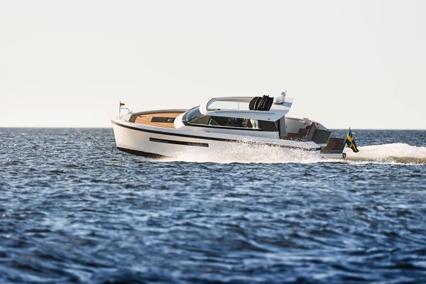 Delta Powerboats 33 Coupe - main image