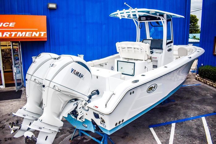 Bait Tank Leaning Post with Captains Chairs - Sea Hunt Boats
