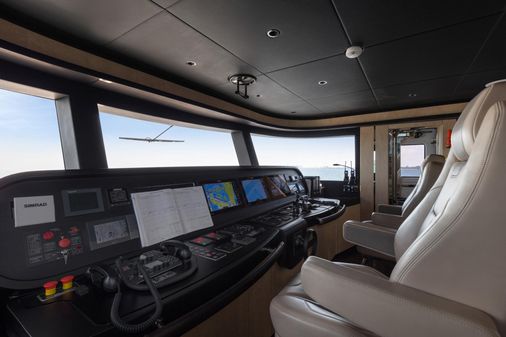 Majesty Yachts 120 image