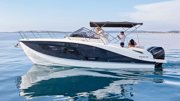 Quicksilver Activ 875 Sundeck 