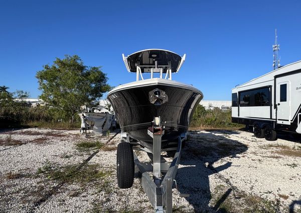 Cobia 237-CENTER-CONSOLE image