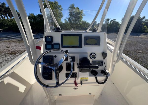 Cobia 237-CENTER-CONSOLE image