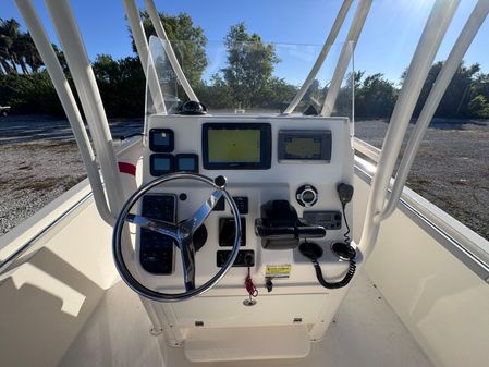 Cobia 237-CENTER-CONSOLE image