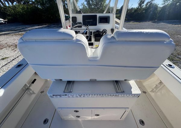 Cobia 237-CENTER-CONSOLE image