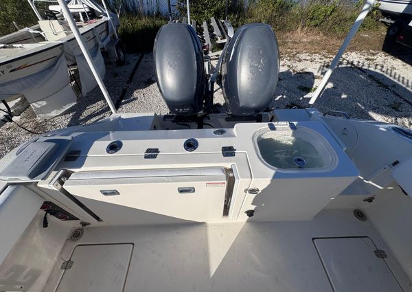 Cobia 237-CENTER-CONSOLE image