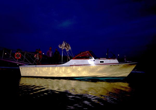 Hunt Yachts Surfhunter 25 image