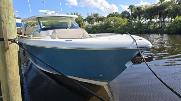 Tiara Yachts 43 LS