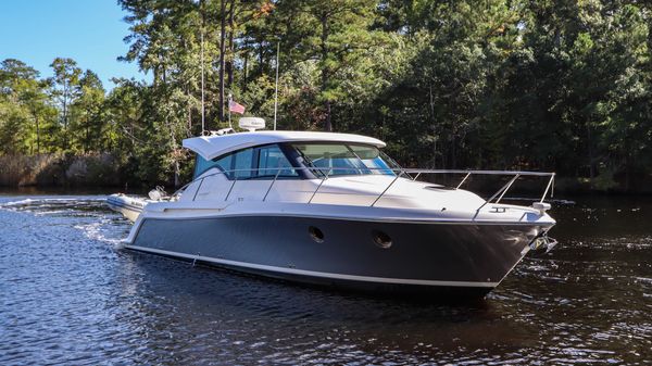 Tiara Yachts 39 Coupe 