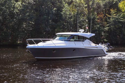 Tiara Yachts 39 Coupe image