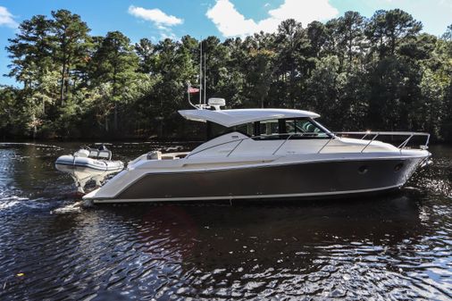 Tiara Yachts 39 Coupe image