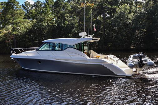 Tiara Yachts 39 Coupe image