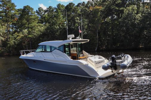 Tiara Yachts 39 Coupe image