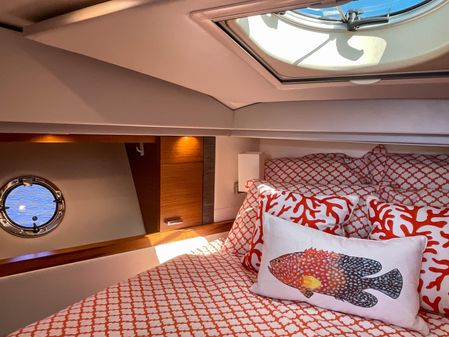 Tiara Yachts 39 Coupe image