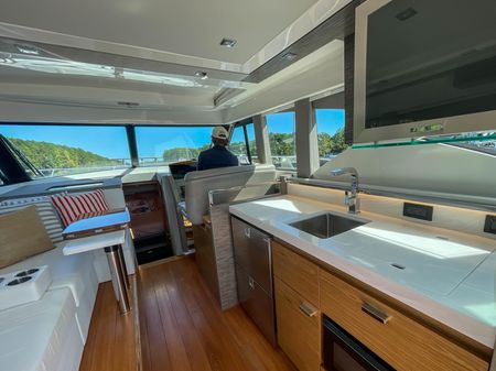 Tiara Yachts 39 Coupe image