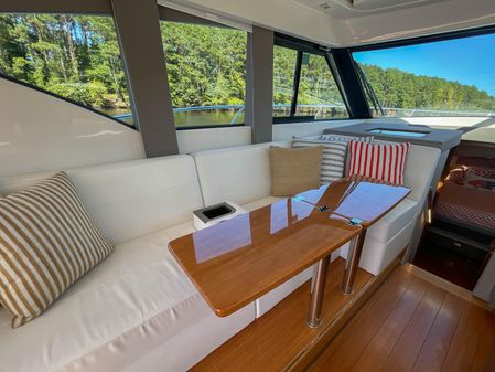 Tiara Yachts 39 Coupe image