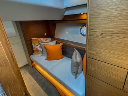 Tiara Yachts 39 Coupe image