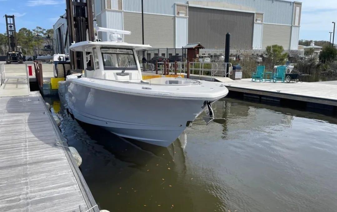 2023 Robalo r360 center console