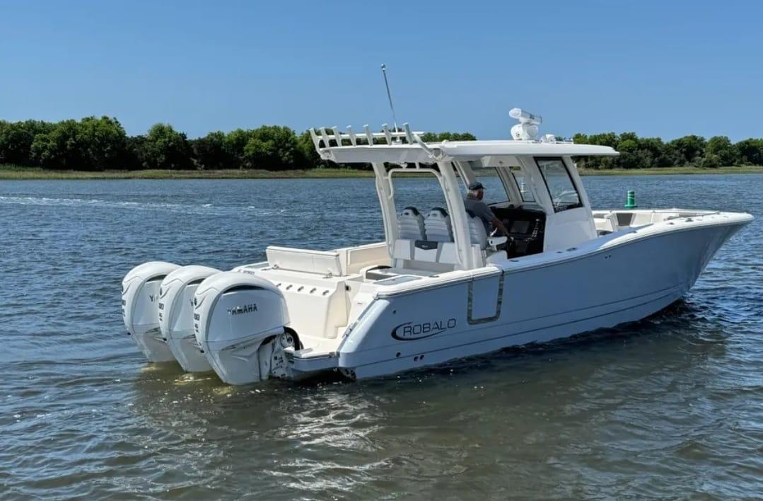 2023 Robalo r360 center console