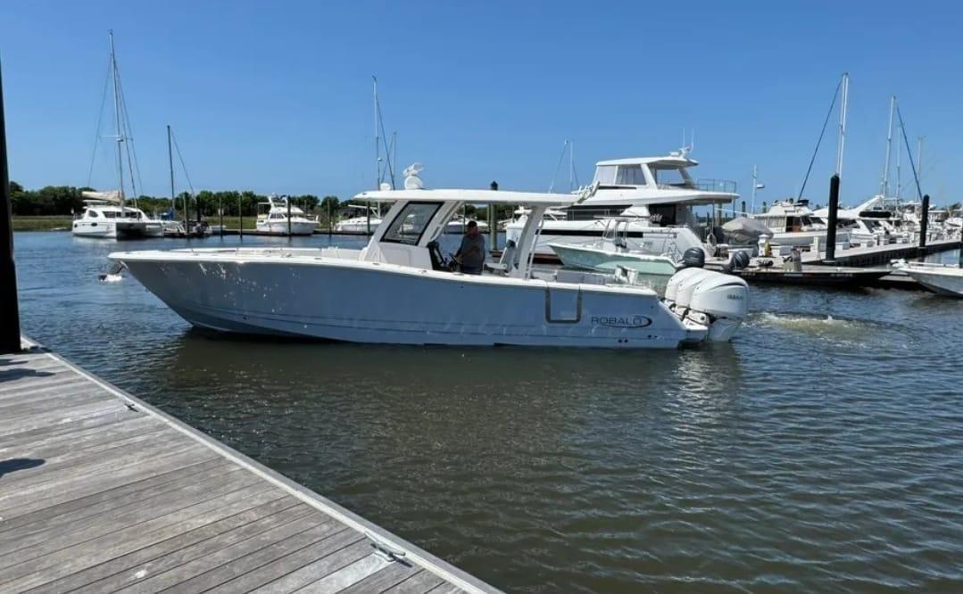 2023 Robalo r360 center console