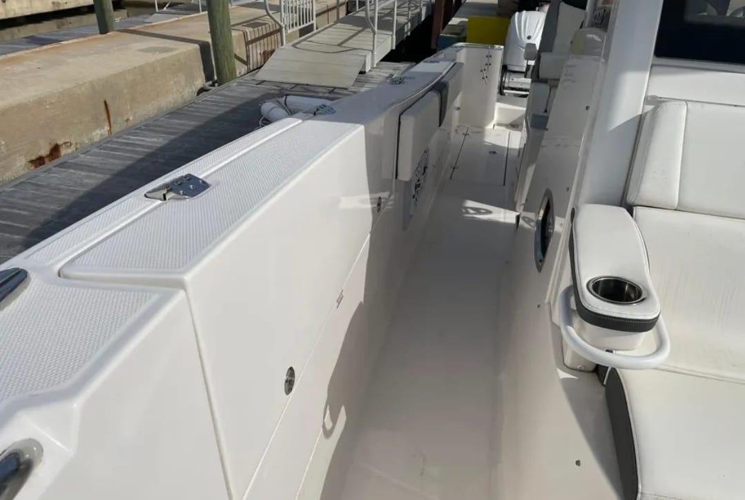 2023 Robalo r360 center console