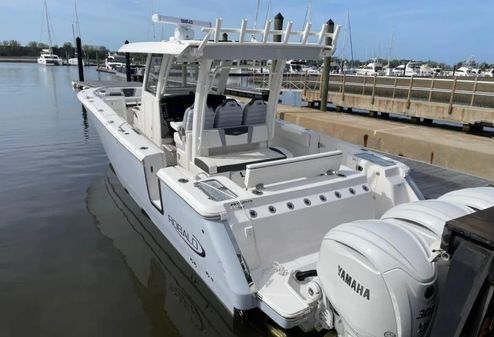 Robalo R360-CENTER-CONSOLE image