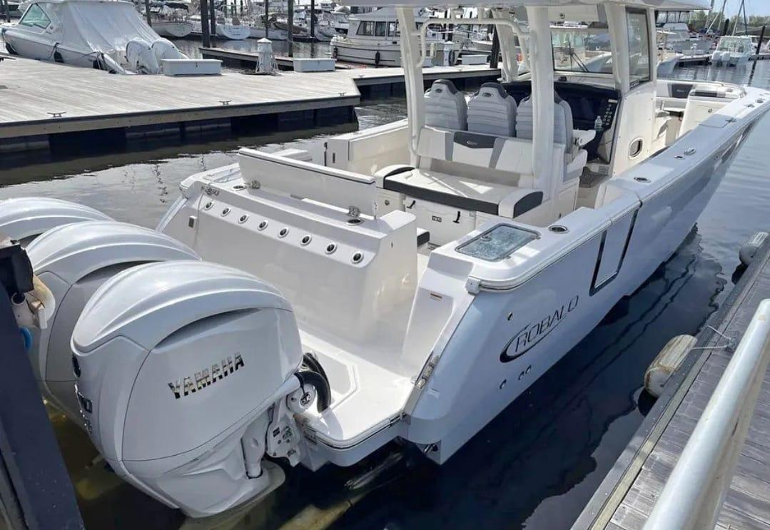 2023 Robalo r360 center console