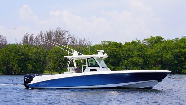 Boston Whaler 370 Outrage 