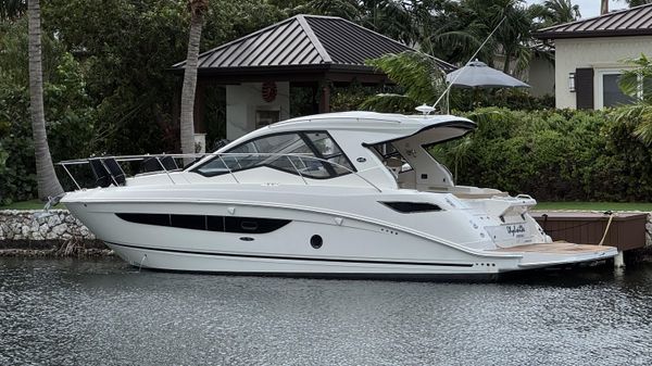 Sea Ray Sundancer 350 Coupe 