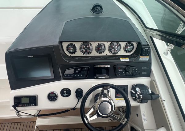 Sea Ray 370 Sundancer image