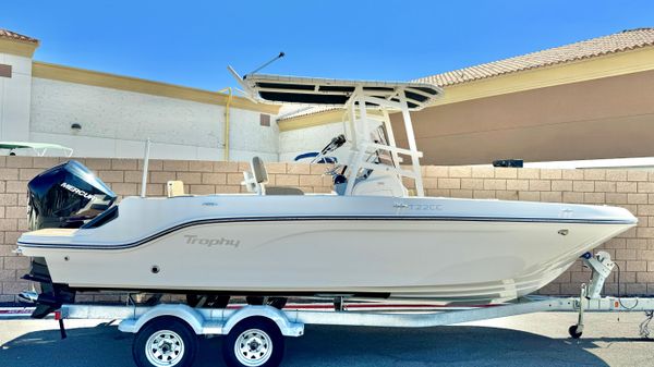 Bayliner Trophy T22CC 